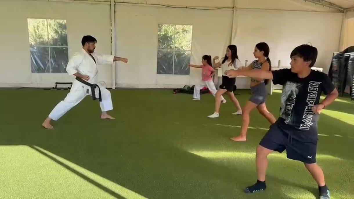 Entrenamiento práctico de Karate Shotokan JKA en Dojo Samurai Peñablanca