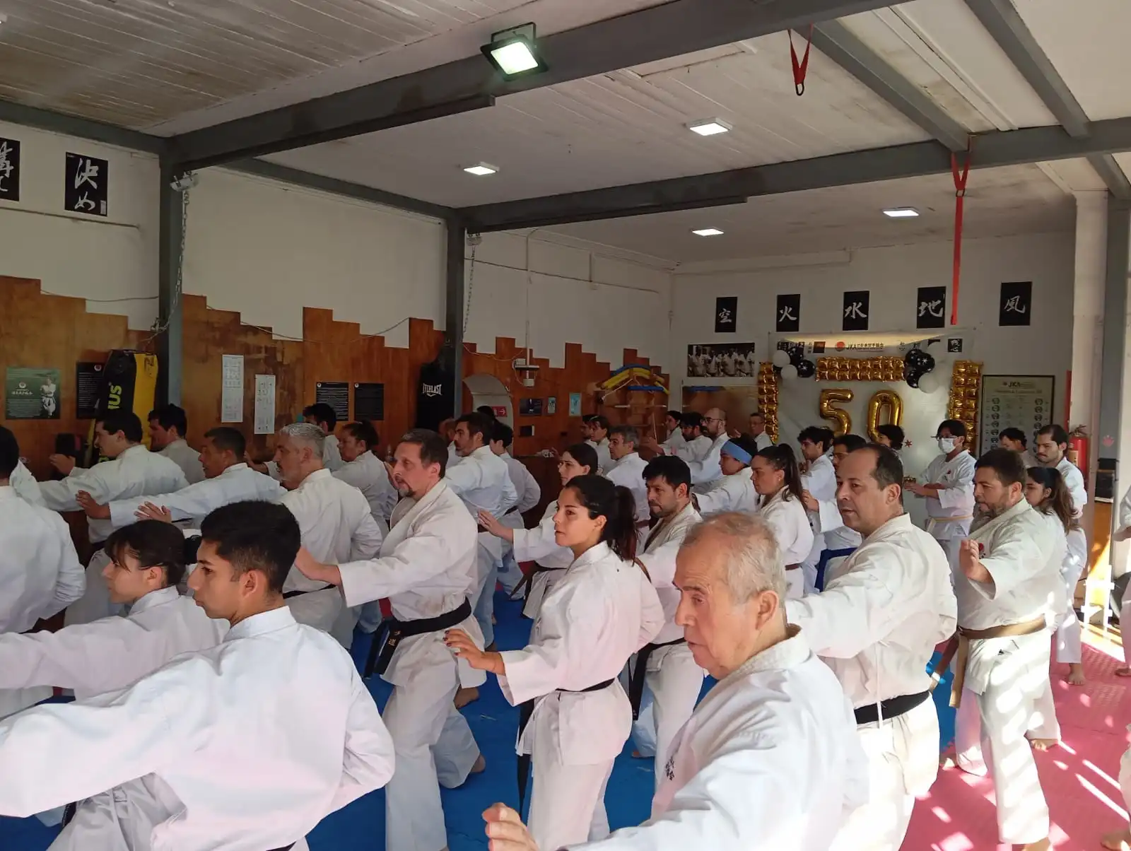 Alumnos en Clase Aniversario